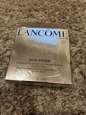 Lancôme Dual Finish powder foundation - 345 SAND lll